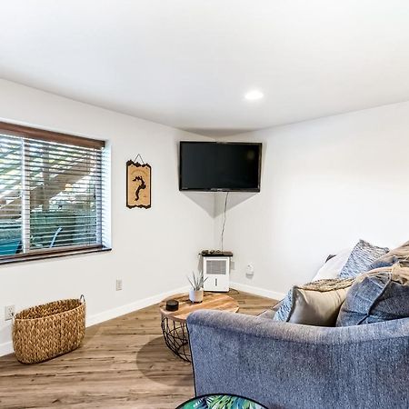 Driftwood Waterfront Gem Apartment Sandpoint Exterior photo